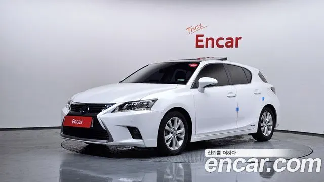 LEXUS CT200H 2015 — 52 432 км, белый, Корея — под ключ — фото 1