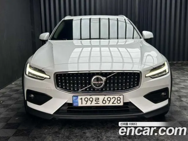 VOLVO V60 CROSS COUNTRY — из Кореи под ключ