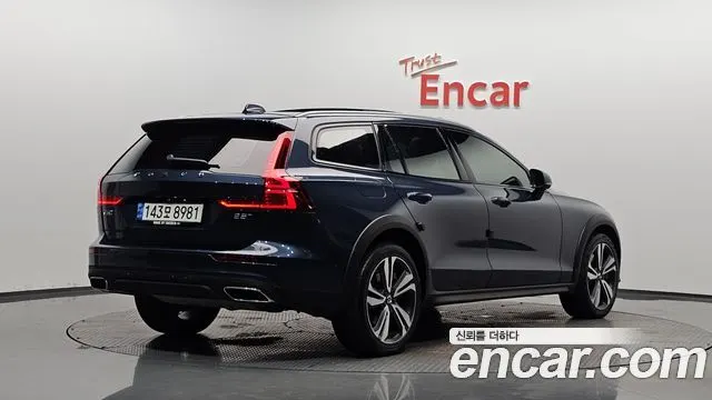 VOLVO V60 CROSS COUNTRY — из Кореи под ключ