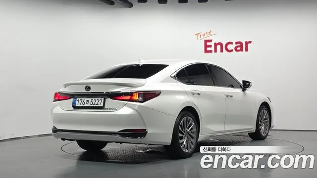 LEXUS ES300H — из Кореи под ключ