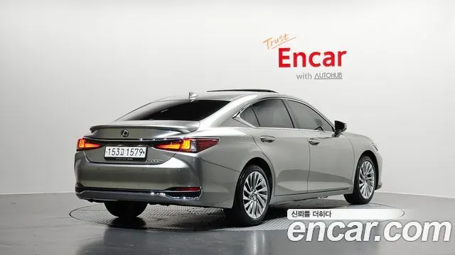 LEXUS ES300H — из Кореи под ключ