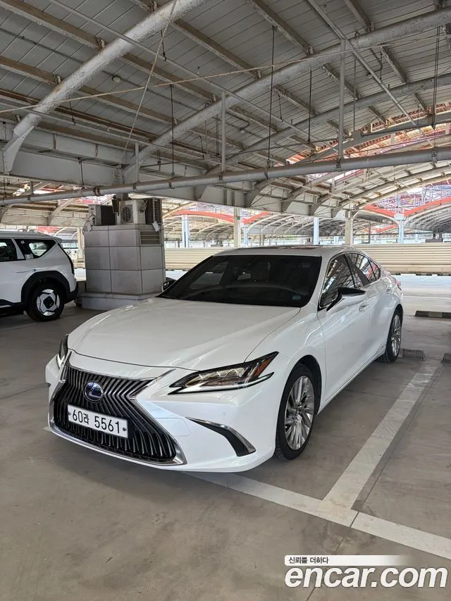 LEXUS ES300H 2019 — 73 971 км, белый, Корея — под ключ — фото 1