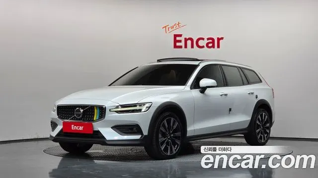 VOLVO V60 CROSS COUNTRY 2024