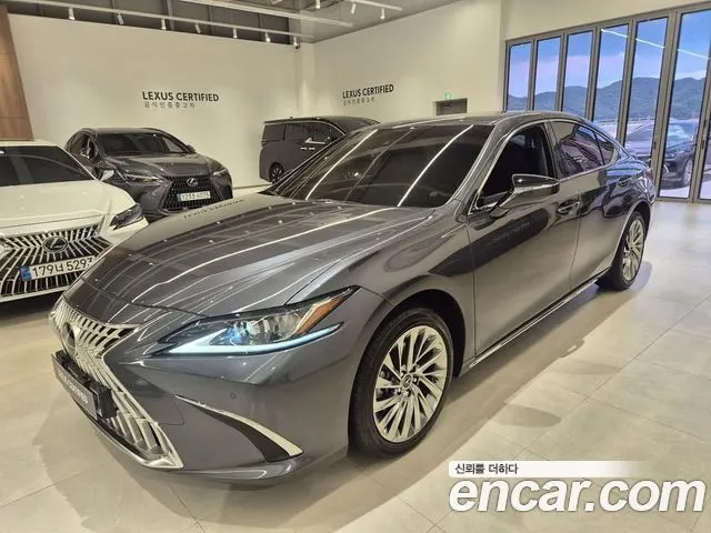 LEXUS ES300H 2026 — 5 874 км, серебристо-серый, Корея — под ключ — фото 1