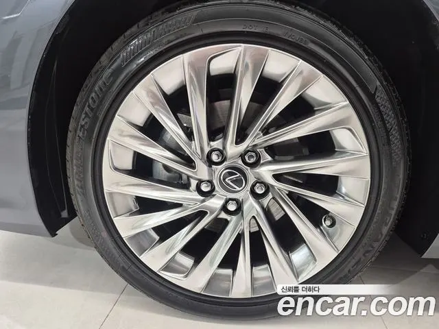 LEXUS ES300H 2026 — 5 874 км, серебристо-серый, Корея — под ключ — фото 5