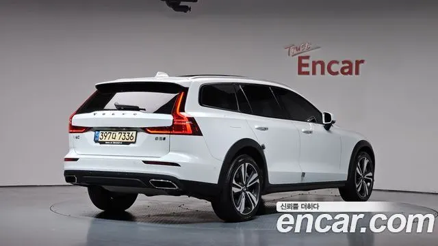 VOLVO V60 CROSS COUNTRY — из Кореи под ключ