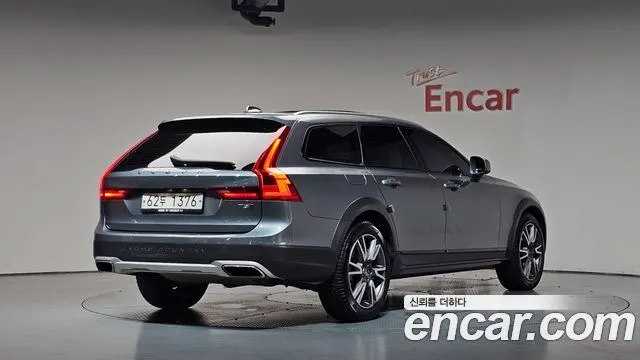 VOLVO V90 CROSS COUNTRY — из Кореи под ключ