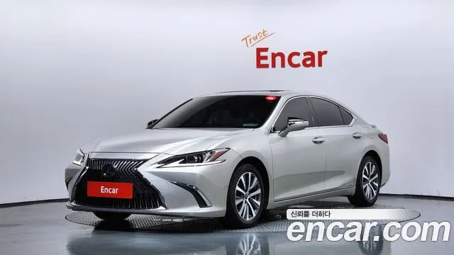 LEXUS ES300H 2019 — 95 366 км, белый-перламутр, Корея — под ключ — фото 1
