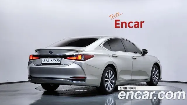 LEXUS ES300H 2019 — 95 366 км, белый-перламутр, Корея — под ключ — фото 2