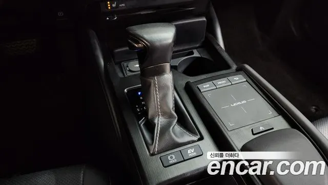 LEXUS ES300H 2019 — 95 366 км, белый-перламутр, Корея — под ключ — фото 9
