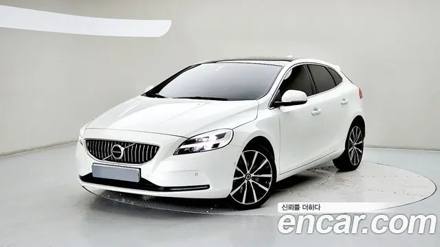 VOLVO V40 2018 — 72 372 км, белый, Корея — под ключ — фото 12