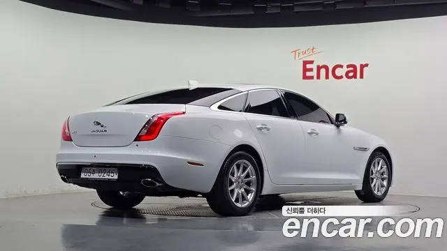 JAGUAR XJ 2016