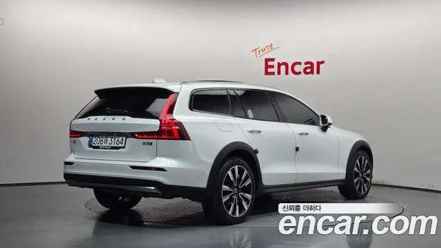 VOLVO V60 CROSS COUNTRY 2024