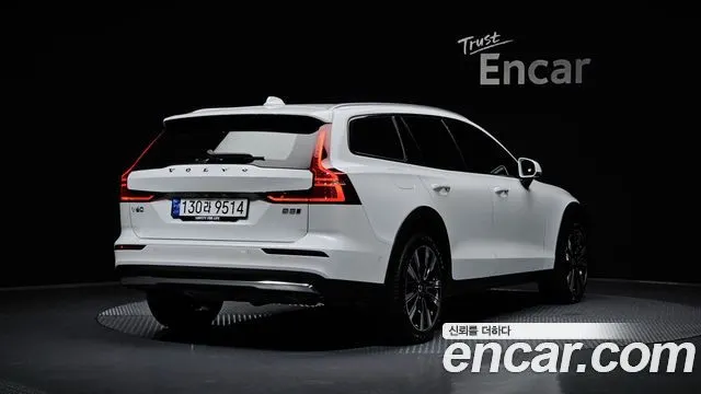 VOLVO V60 CROSS COUNTRY 2024