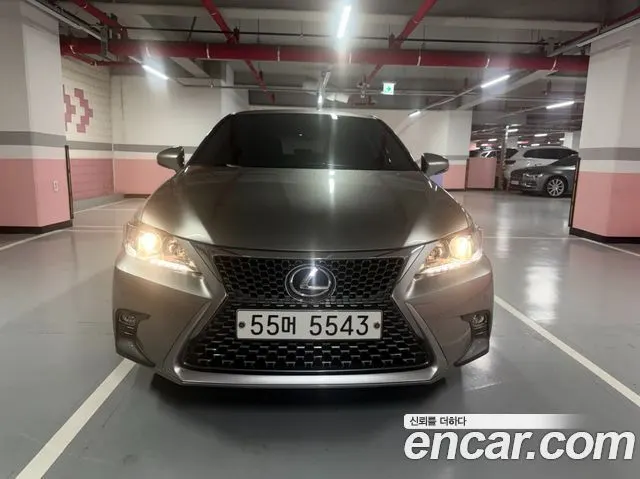 LEXUS CT200H 2018 — 36 438 км, серебристо-серый, Корея — под ключ — фото 1