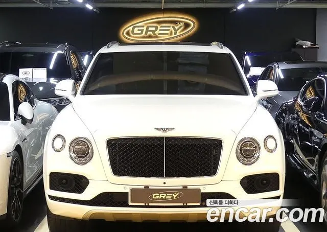 BENTLEY BENTAYGA 2019 — 61 000 км, белый, Корея — под ключ — фото 1