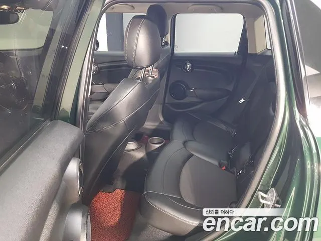 MINI COOPER D 2018 — 206 250 км, тёмно-зелёный, Корея — под ключ — фото 9