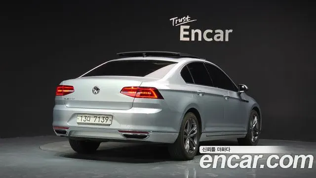 VOLKSWAGEN PASSAT 2018 — 143 357 км, серебристый, Корея — под ключ — фото 2