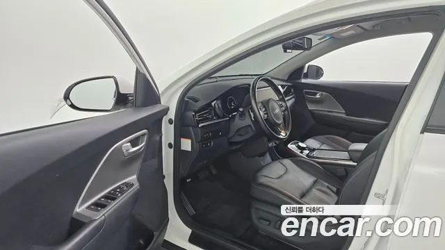 KIA NIRO PLUS 2023 — 152 631 км, белый, Корея — под ключ — фото 10