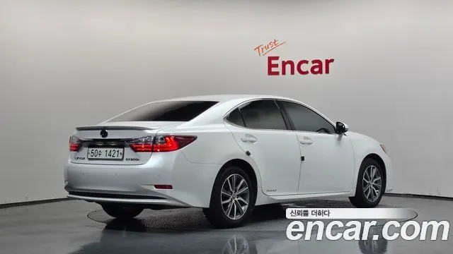 LEXUS ES300H — из Кореи под ключ