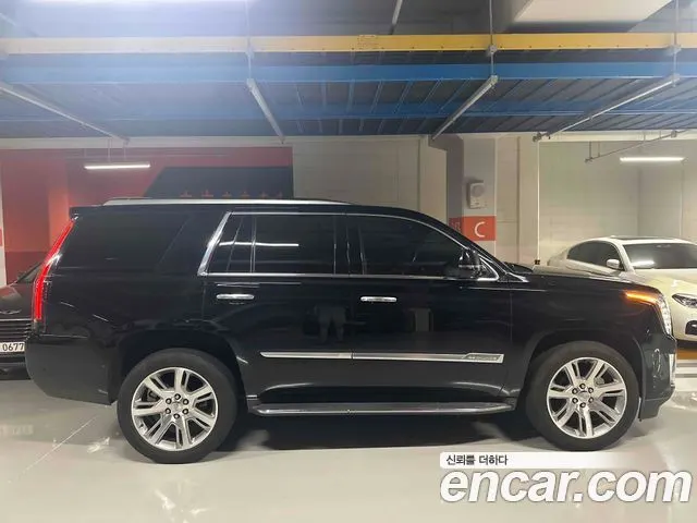 CADILLAC ESCALADE 2019 — 143 000 км, чёрный, Корея — под ключ — фото 1