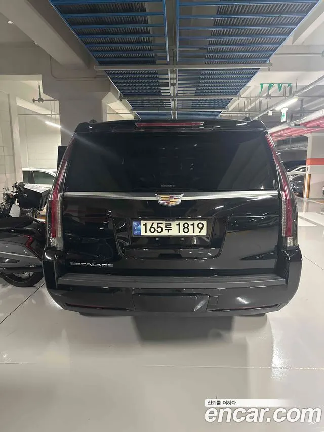 CADILLAC ESCALADE 2019 — 143 000 км, чёрный, Корея — под ключ — фото 2