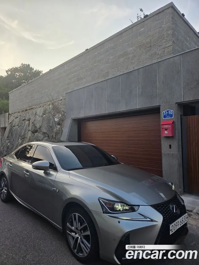 LEXUS IS200T — из Кореи под ключ