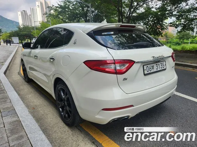 MASERATI LEVANTE 2017 — 215 000 км, белый, Корея — под ключ — фото 2