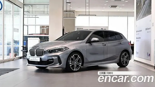 BMW 1 SERIES 2024 — 14 710 км, светло-золотистый, Корея — под ключ — фото 1