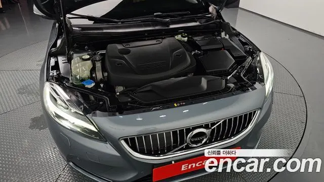VOLVO V40 2018 — 107 921 км, серый, Корея — под ключ — фото 6