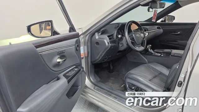 LEXUS ES300H 2021 — 64 832 км, светло-золотистый, Корея — под ключ — фото 10