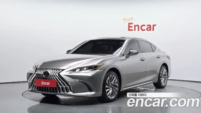 LEXUS ES300H 2026 — 1 606 км, серебристо-серый, Корея — под ключ — фото 1