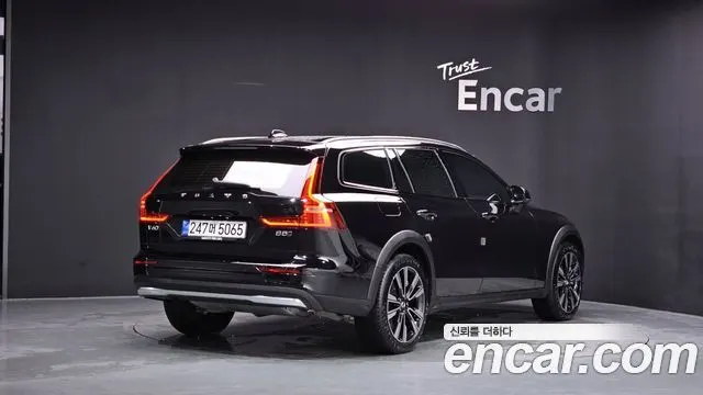 VOLVO V60 CROSS COUNTRY 2025