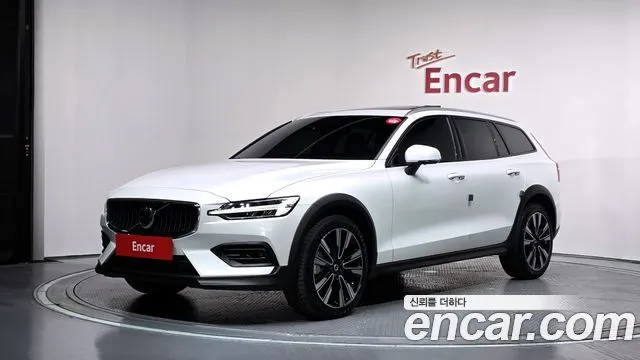 VOLVO V60 CROSS COUNTRY 2024