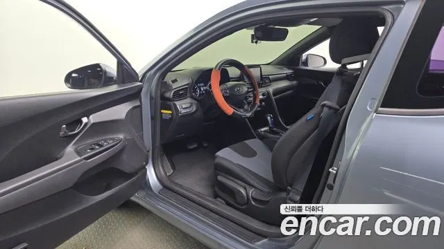 HYUNDAI VELOSTER 2018 — 95 942 км, серебристо-серый, Корея — под ключ — фото 10