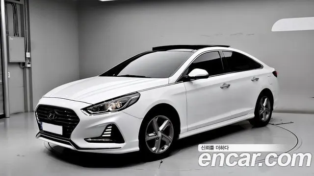HYUNDAI SONATA 2018 — 140 037 км, белый, Корея — под ключ — фото 1