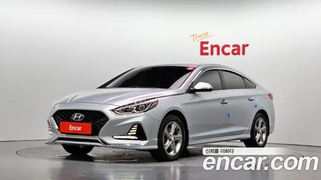 HYUNDAI SONATA 2019 — 71 012 км, серебристый, Корея — под ключ — фото 1