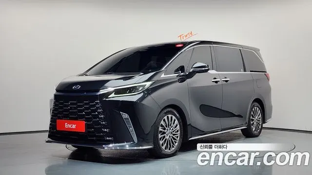 LEXUS LM 2025