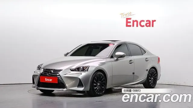 LEXUS IS300 2019