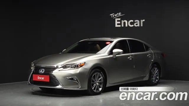 LEXUS ES300H 2018 — 66 086 км, серебристо-серый, Корея — под ключ — фото 1