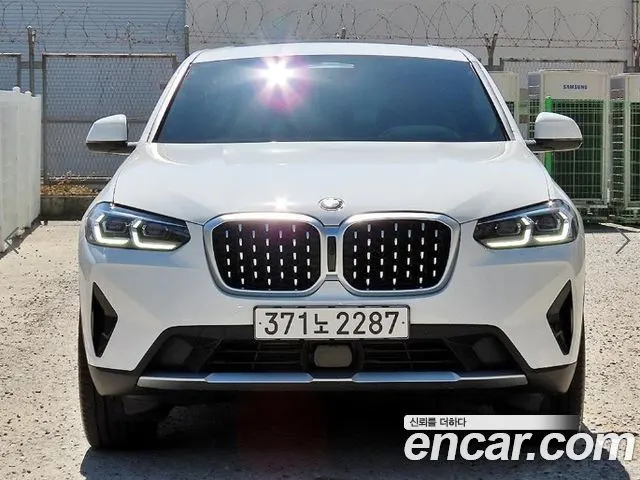 BMW X4 2025 — 9 280 км, белый, Корея — под ключ — фото 1