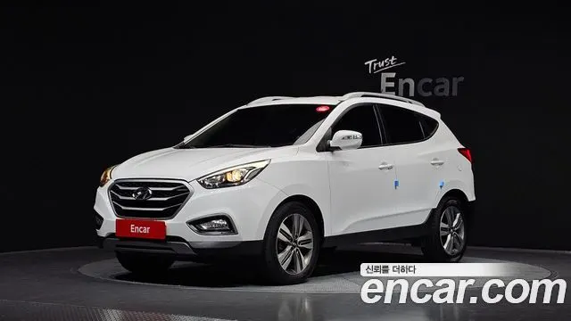HYUNDAI TUCSON 2014 — 158 071 км, белый, Корея — под ключ — фото 1