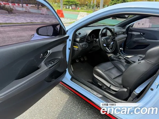 HYUNDAI VELOSTER 2019 — 122 200 км, голубой, Корея — под ключ — фото 9