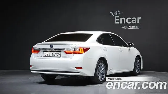 LEXUS ES300H 2017 — 153 469 км, белый, Корея — под ключ — фото 2