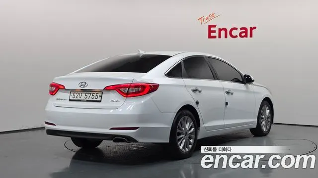 HYUNDAI SONATA 2017 — 130 770 км, белый, Корея — под ключ — фото 1