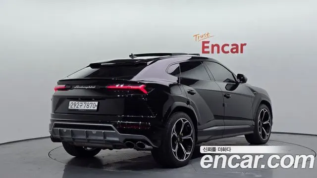LAMBORGHINI URUS 2020