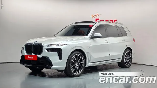 BMW X7 2025 — 10 700 км, белый, Корея — под ключ — фото 1