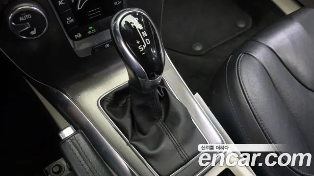 VOLVO V40 2016 — 108 488 км, серебристо-серый, Корея — под ключ — фото 9