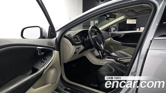 VOLVO V40 2016 — 108 488 км, серебристо-серый, Корея — под ключ — фото 10