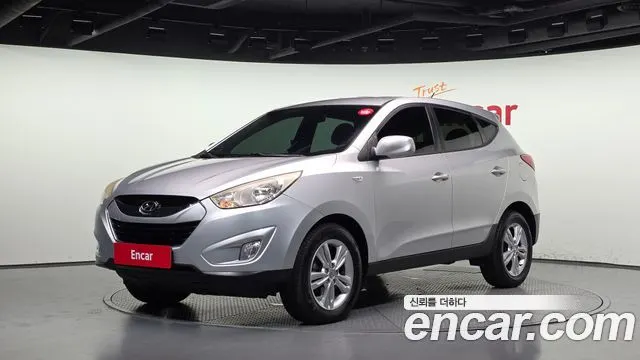 HYUNDAI TUCSON 2010 — 167 170 км, серебристый, Корея — под ключ — фото 1